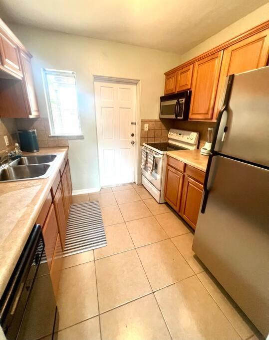 Beach Bungalow In Downtown Cocoa Beach Villa Buitenkant foto